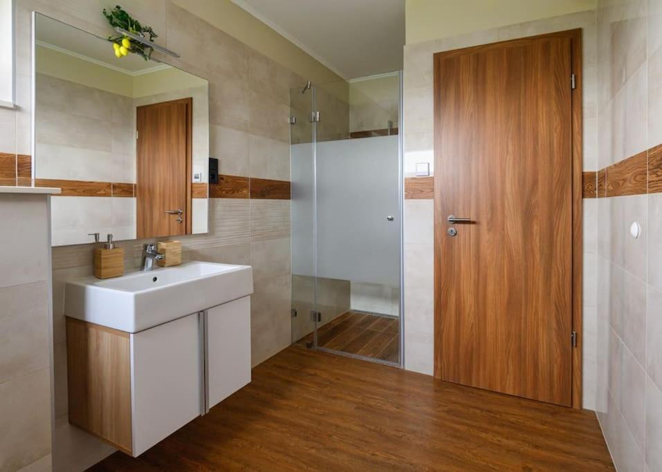 Abg House Ecser Εξωτερικό φωτογραφία