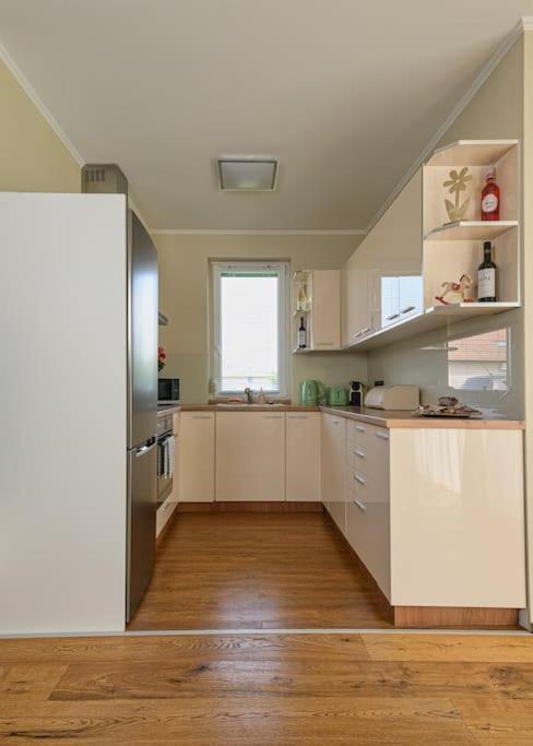 Abg House Ecser Εξωτερικό φωτογραφία