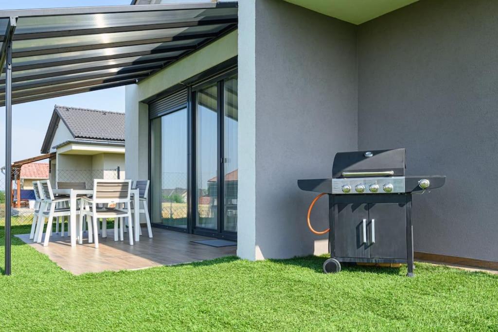 Abg House Ecser Εξωτερικό φωτογραφία
